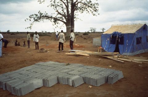 Refugees from Caxito were relocated to Luanda as part of this program. 
