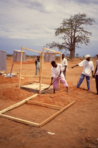Refugees from Caxito were relocated to Luanda as part of this program. 