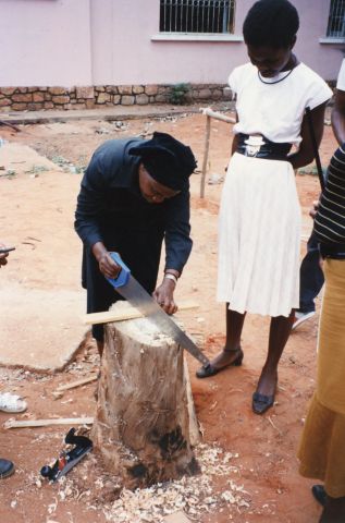 Workshop for building mobility aids for handicapped individuals. 
Workshop for building mobility aids for disabled individuals; run in partnership with the Angola Secretariat of State for Social Affairs (SEAS).